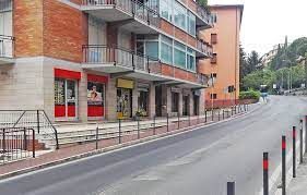 Negozio/Locale commerciale in Vendita in Via dei Filosofi a Perugia