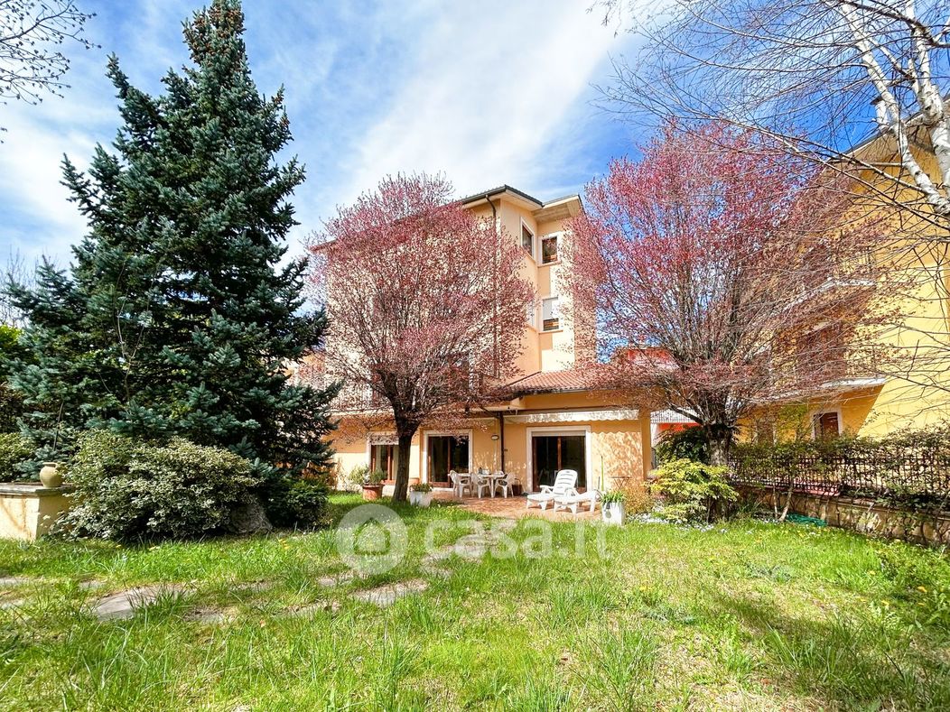 Villa in Vendita in Via di Preturo 43 a L'Aquila