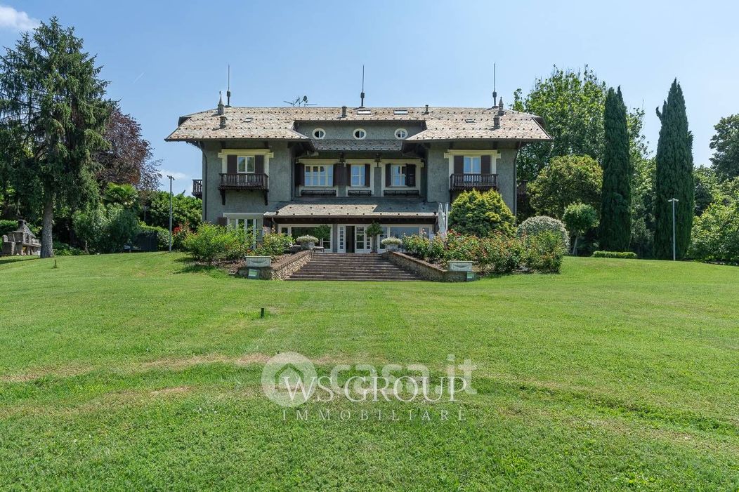 Villa in Vendita in Via G. Puccini 13 a Besana in Brianza