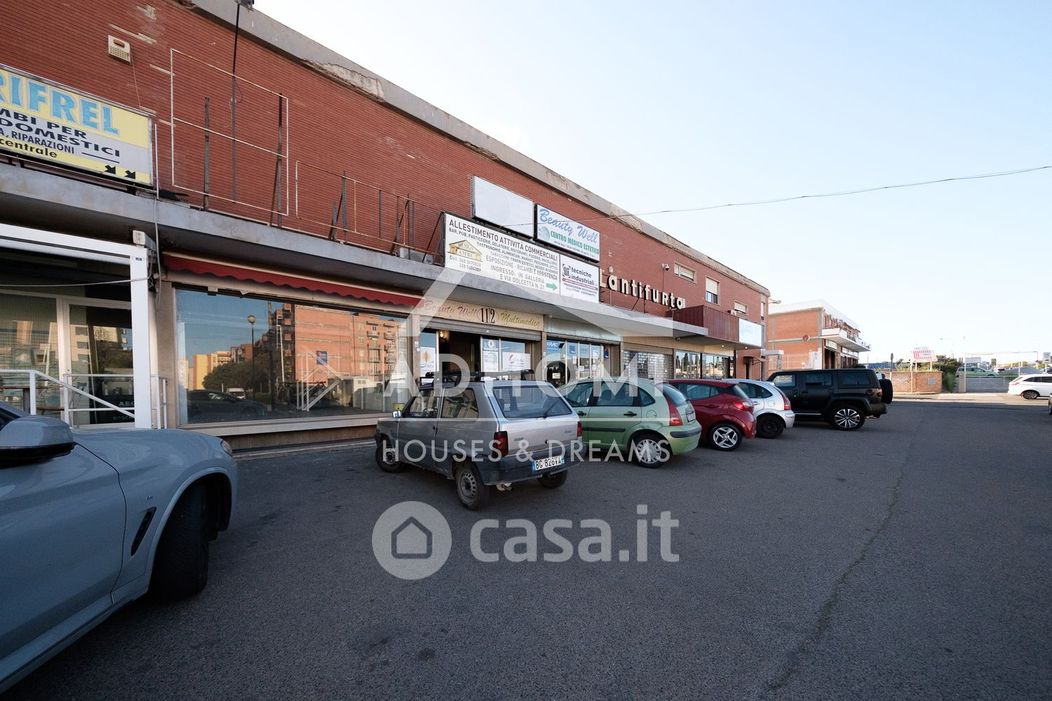 Negozio/Locale commerciale in Vendita in Viale Monastir 112 a Cagliari