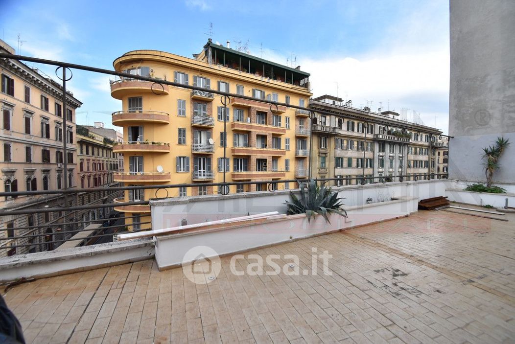 Appartamento in Vendita in Via Bixio a Roma