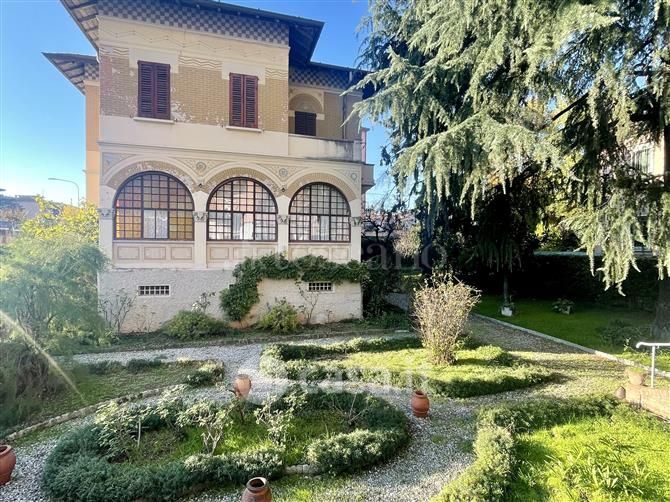 Villa in Vendita in Viale Venezia a Brescia