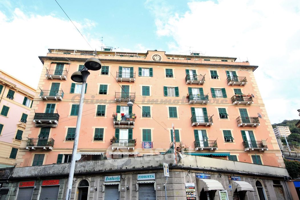 Appartamento in Vendita in Via Teresio Mario Canepari 5 a Genova