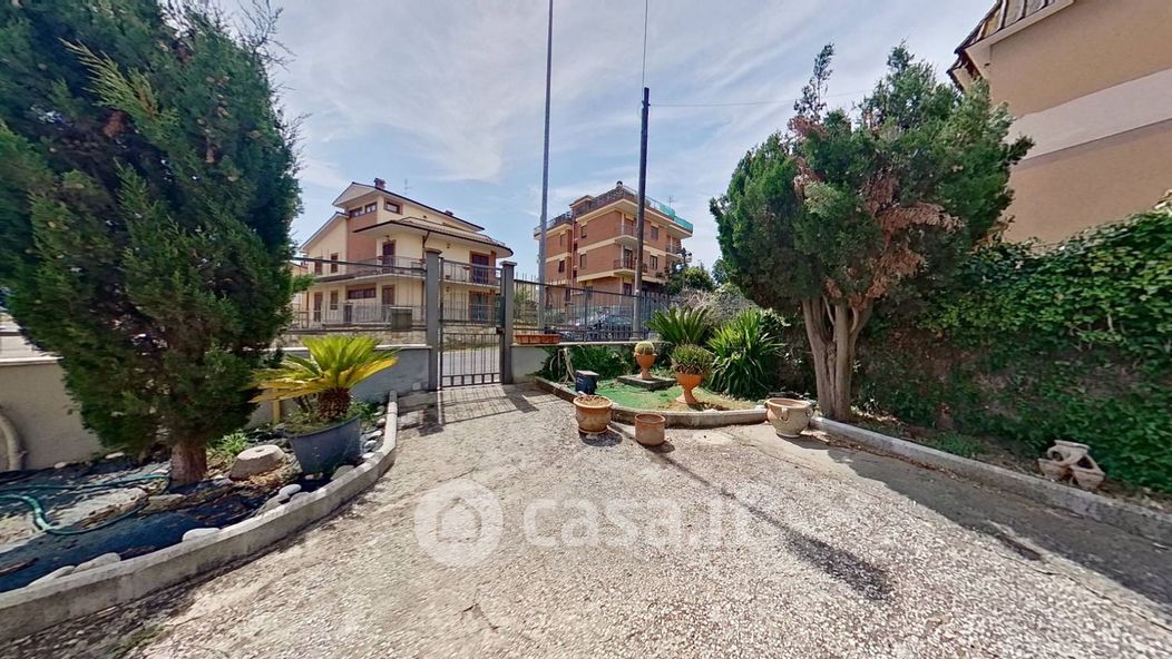 Appartamento in Vendita in Via Giuseppe Medail a Roma