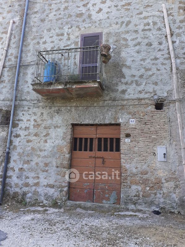 Cantina/Solaio in Vendita in Via Solapiaggia 61 a Bassano Romano