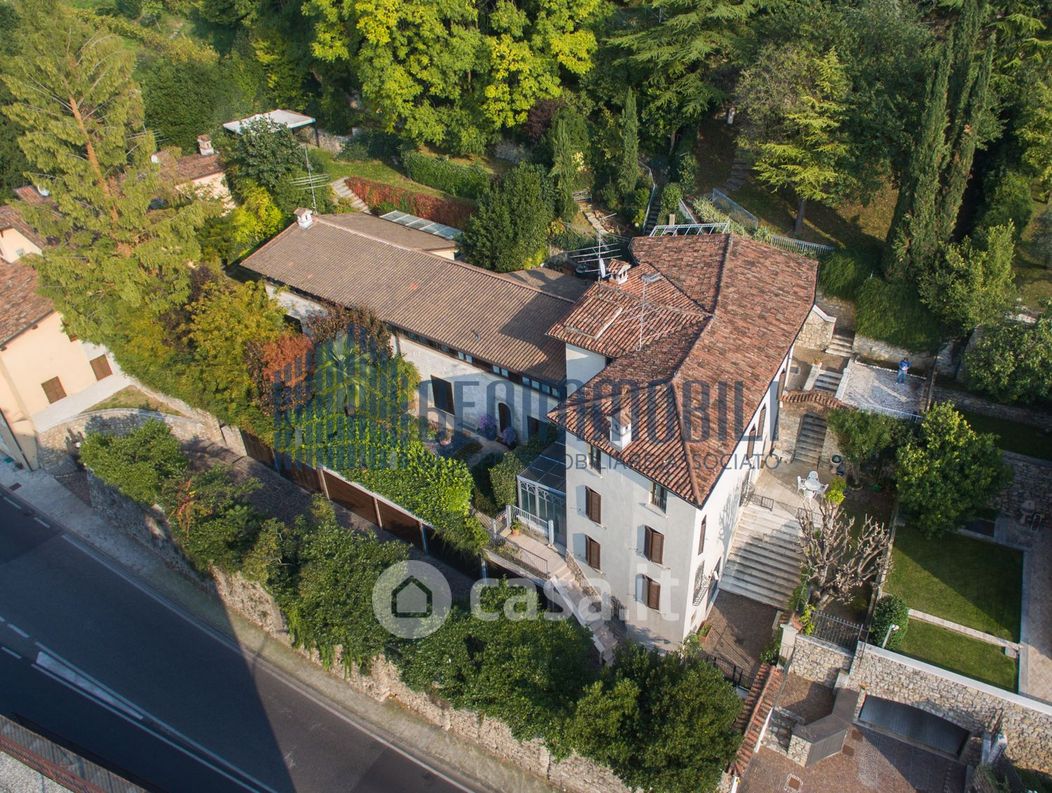 Villa in Vendita in Via San Rocchino 72 a Brescia
