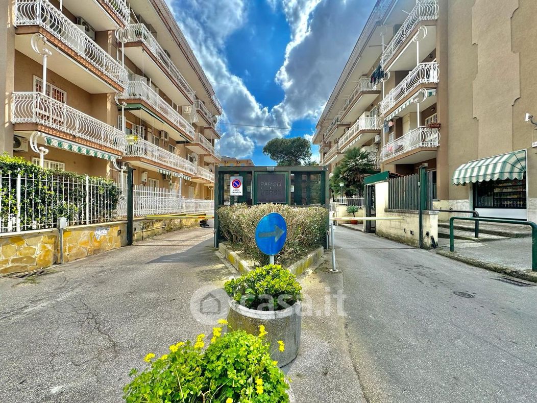 Appartamento in Vendita in Via San Donato 86 a Napoli