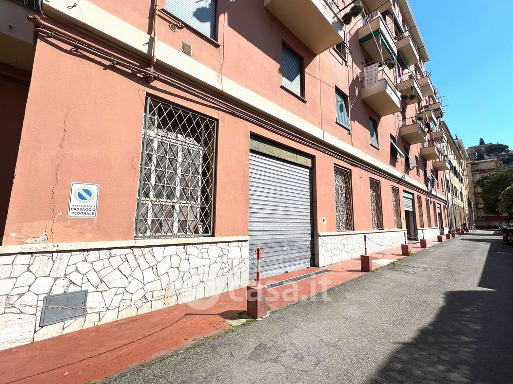 Garage/Posto auto in Vendita in Via del Commercio 30 A a Genova