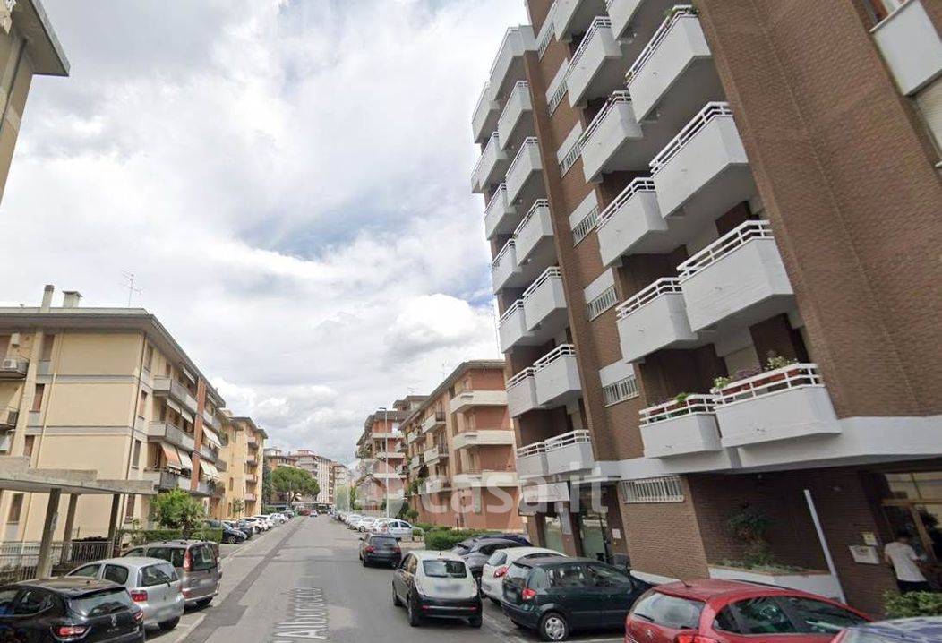 Negozio/Locale commerciale in Vendita in Via San Paolo 163 -161 a Prato
