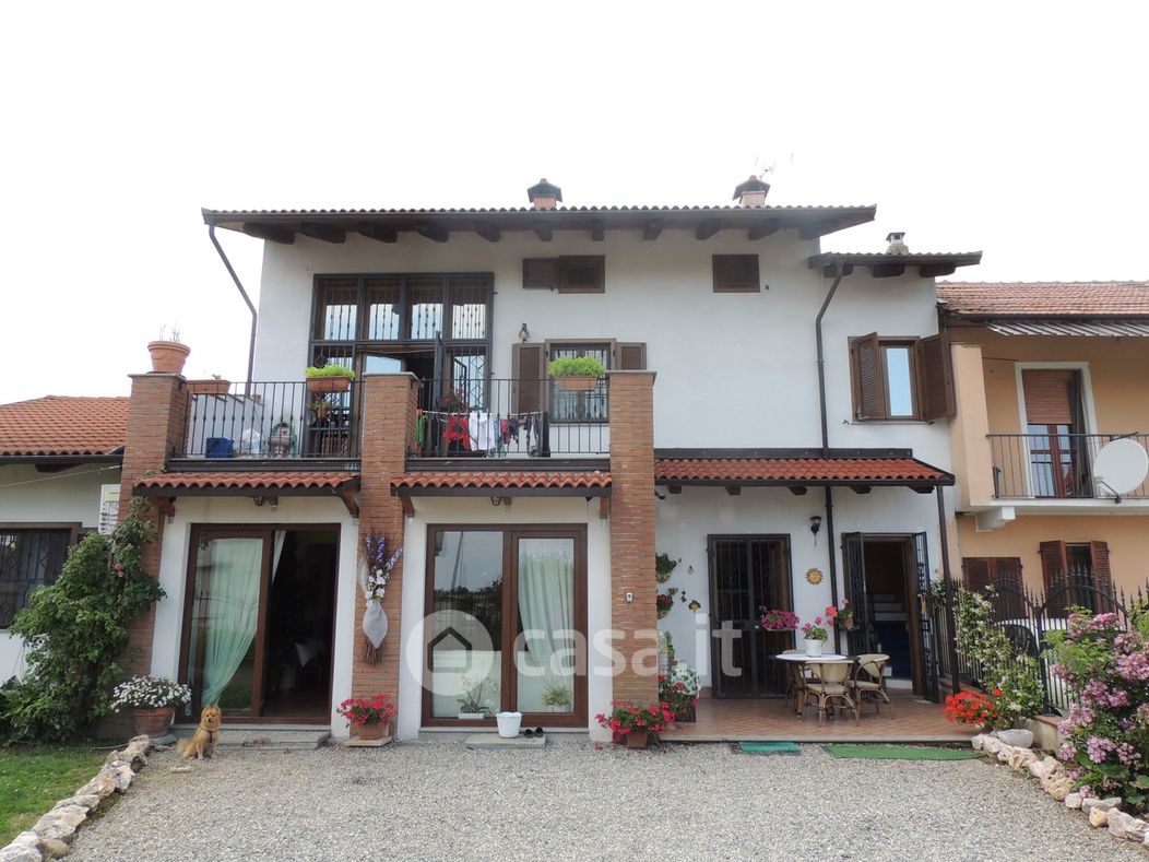 Casa indipendente in Vendita in Via Livorno Ferraris a Bianzè