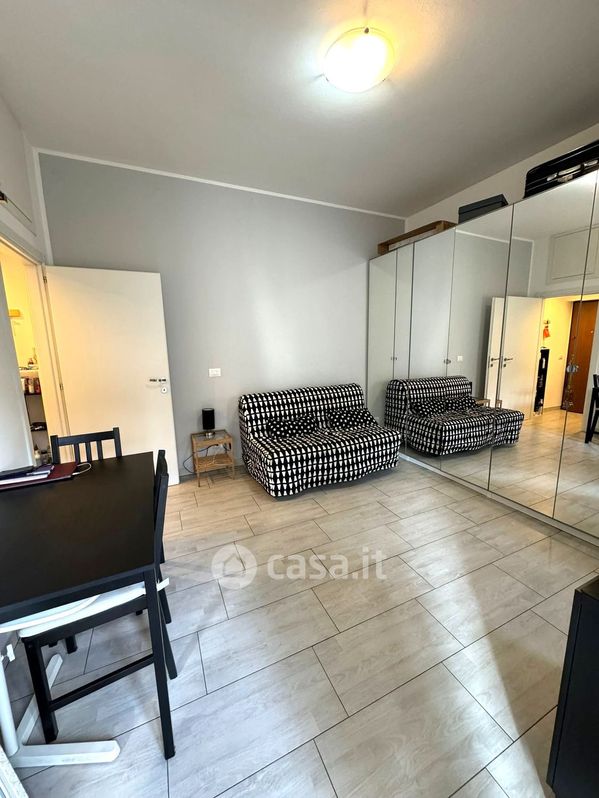 Appartamento in Affitto in Viale Cassala 9 a Milano