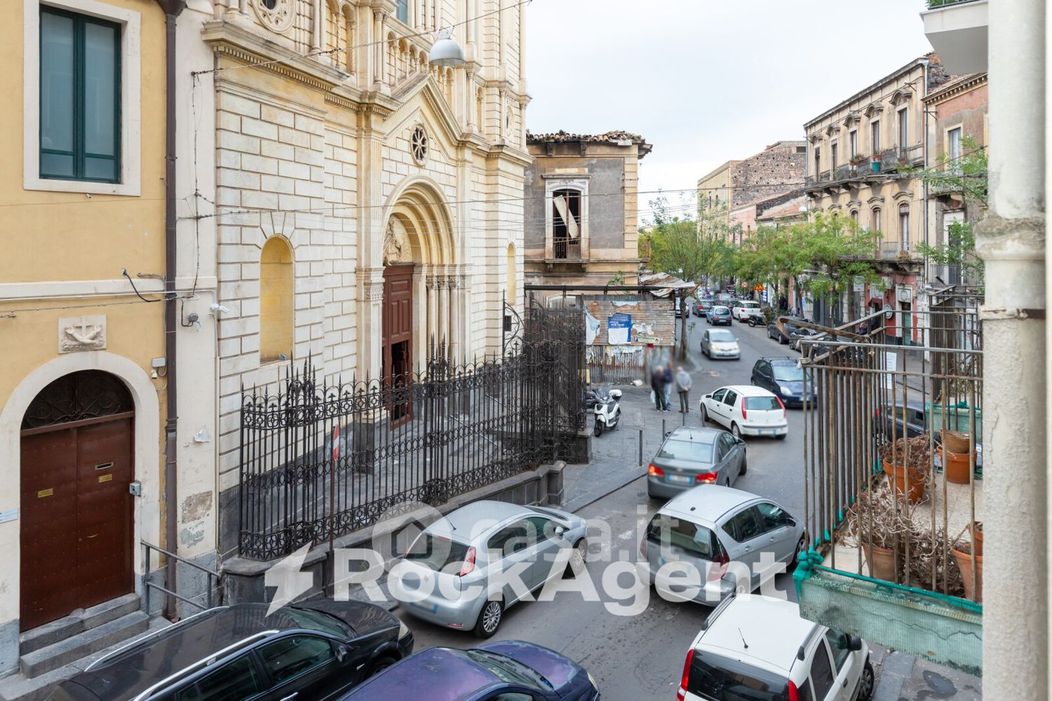 Appartamento in Vendita in Via Santa Maria della Catena 9 a Catania