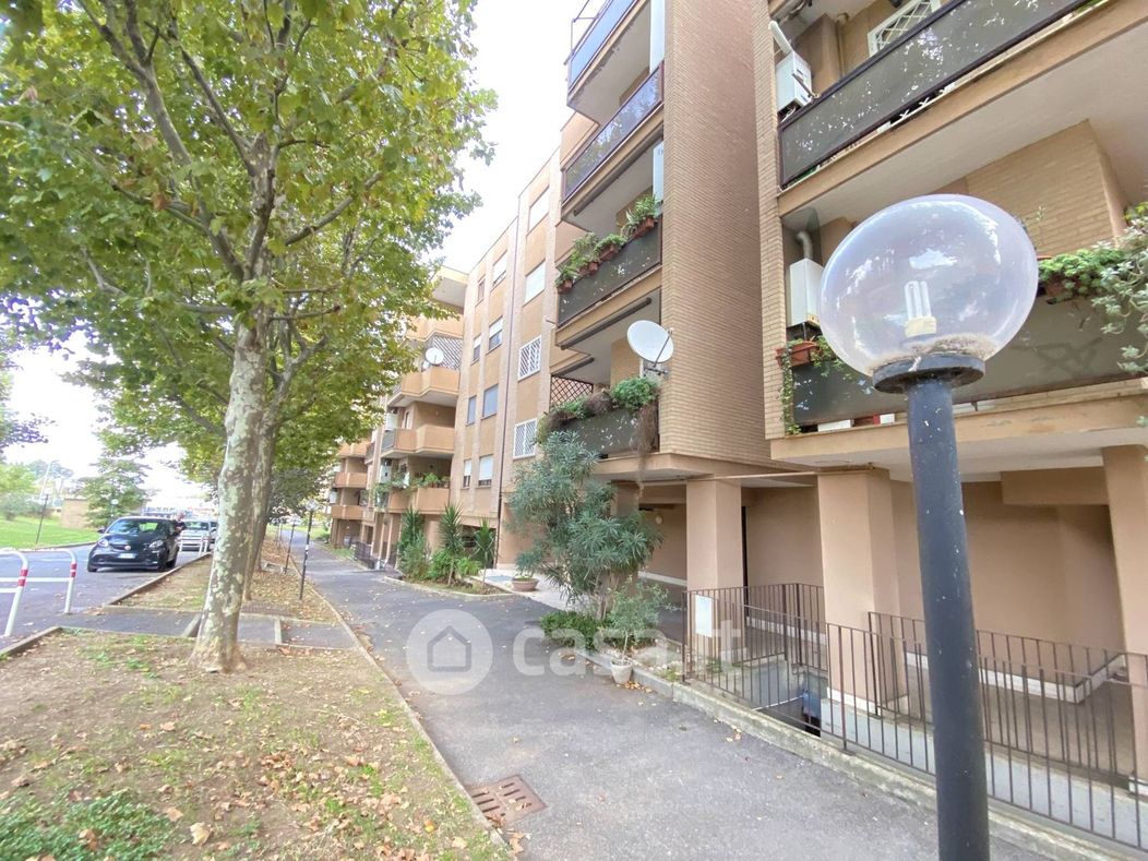 Appartamento in Vendita in Via Massimo Troisi 12 a Roma