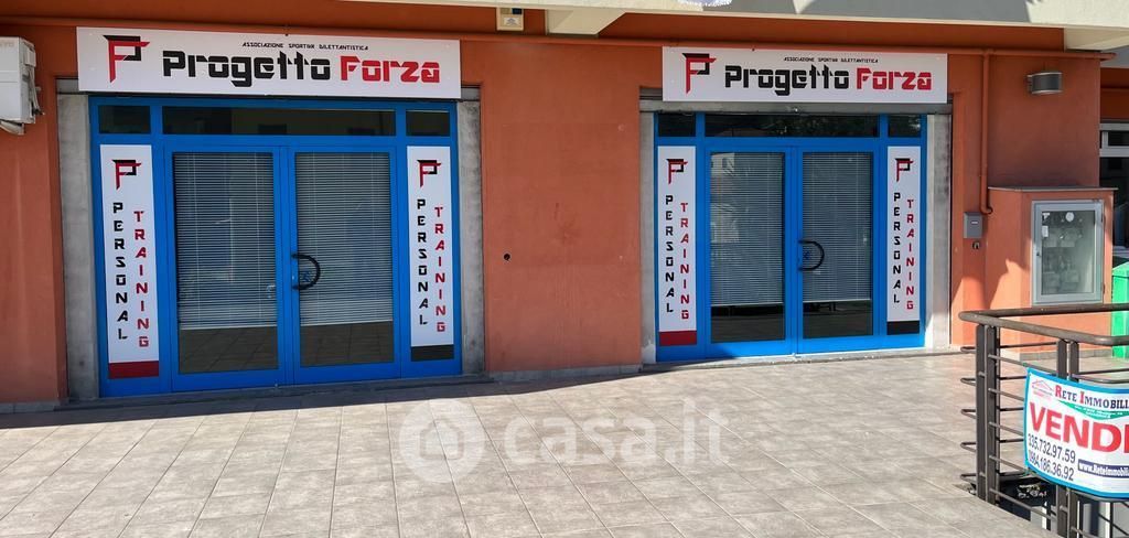 Negozio/Locale commerciale in Vendita in Via Ugo Spirito 41 /43 a Cosenza