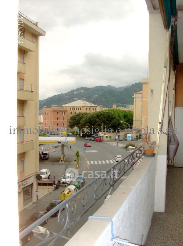 Appartamento in Vendita in Strada Statale 1 a Genova