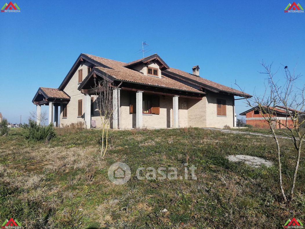 Villa in Vendita in Via PIETRO MILANESE a Alessandria