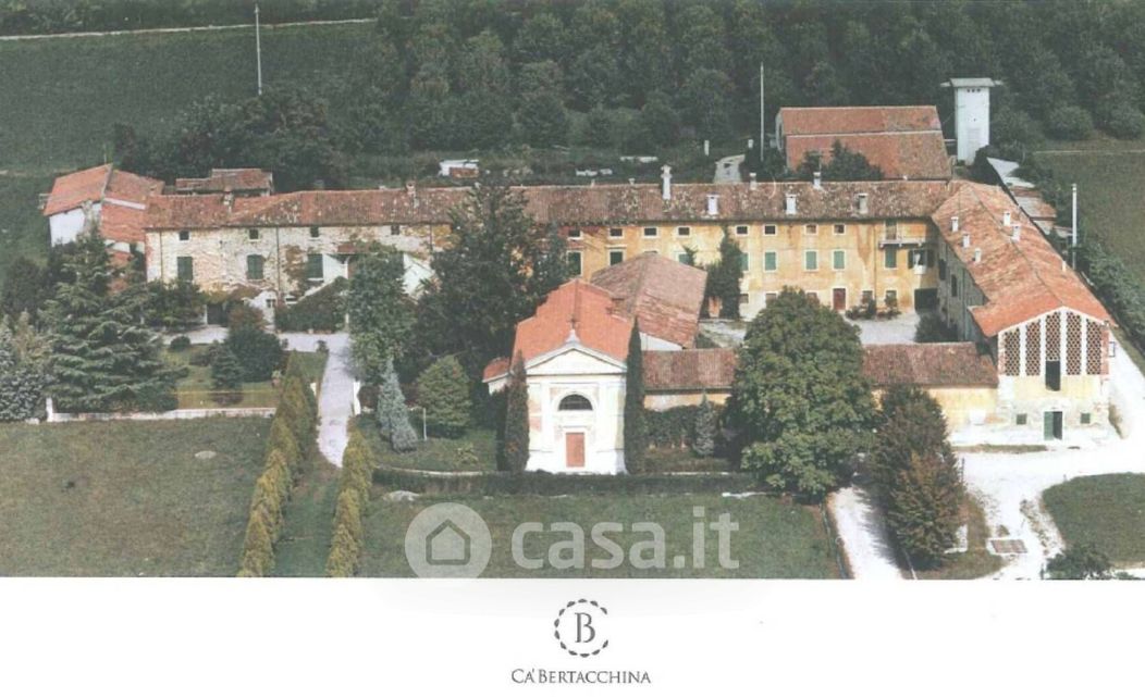 Stabile / Palazzo in Vendita in a Verona