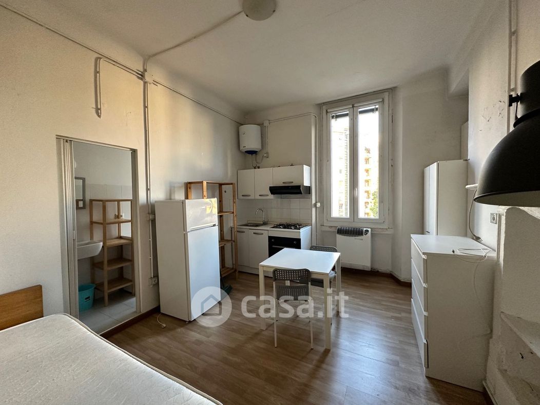 Appartamento in Vendita in Via Cenisio 68 a Milano