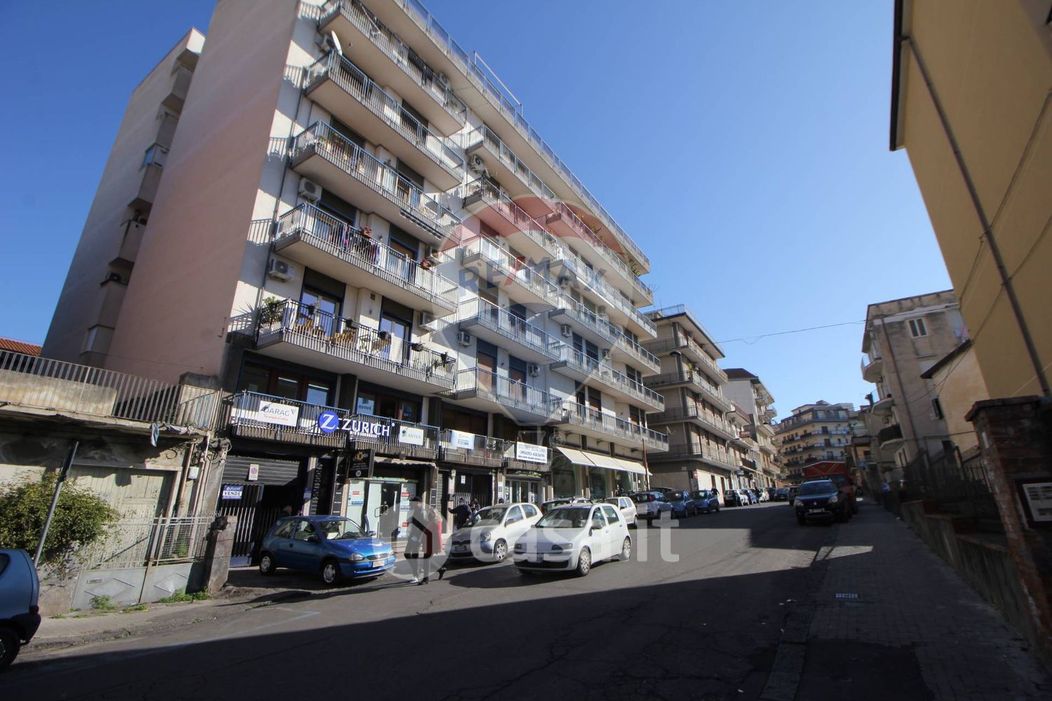 Negozio/Locale commerciale in Vendita in Via E. Bellia 244 a Paternò