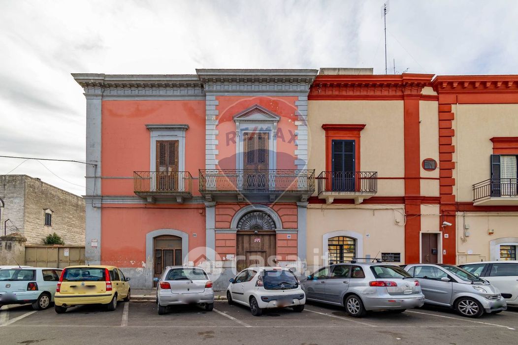 Casa indipendente in Vendita in Via Umberto I 98 a Bari