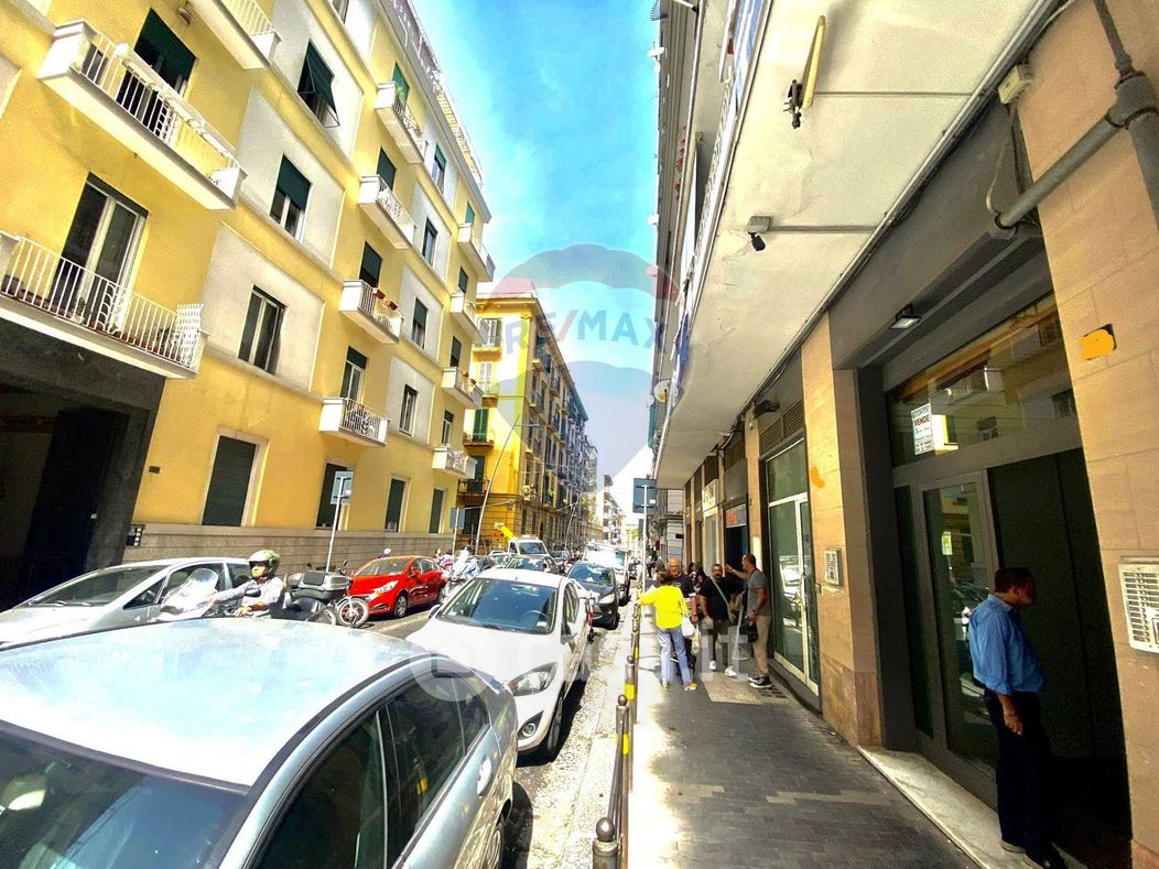 Negozio/Locale commerciale in Affitto in Via Michele Kerbaker 84 a Napoli