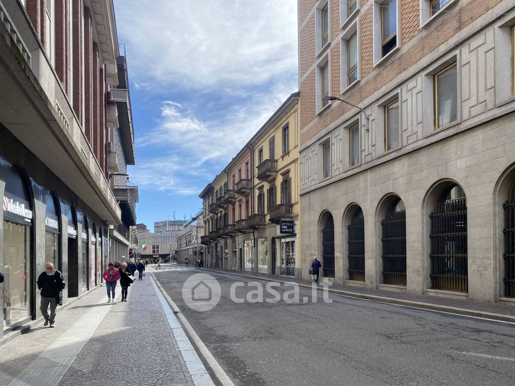 Appartamento in Vendita in Via Camillo Benso Conte di Cavour a Varese