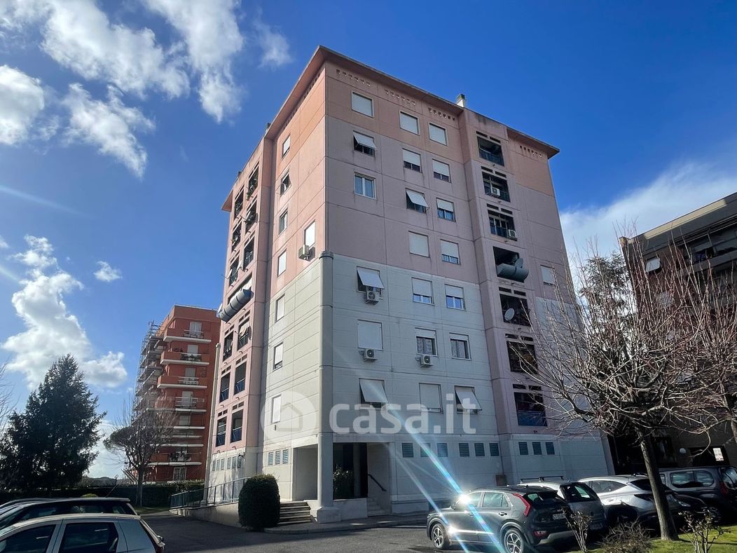 Appartamento in Vendita in Via Serrapetrona 131 a Roma