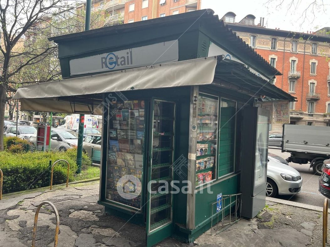 Negozio/Locale commerciale in Vendita in Via Michelangelo Buonarroti 10 a Milano