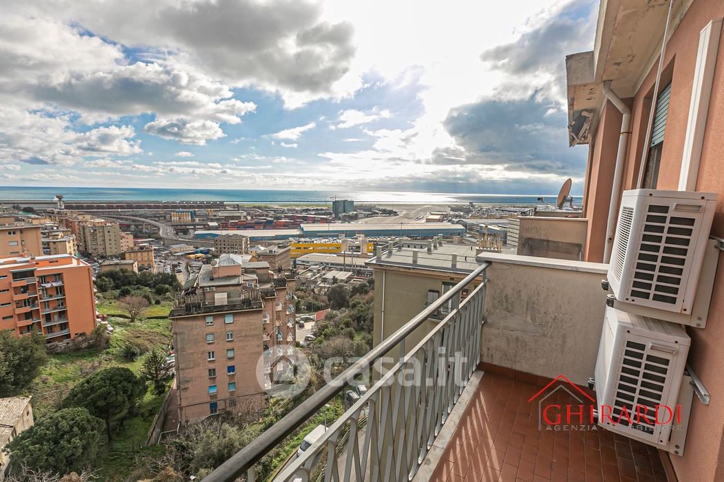 Appartamento in Vendita in Via Lodovico Calda 31 a Genova