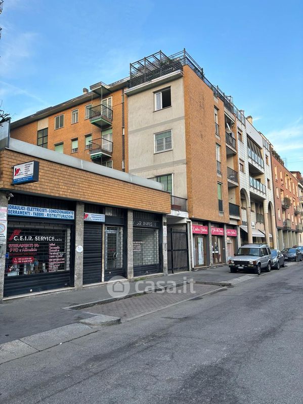 Negozio/Locale commerciale in Vendita in Via Francesco de Sanctis 33 a Milano
