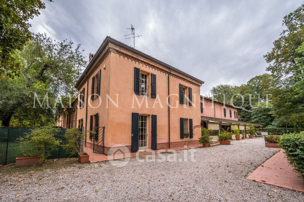 Villa in Vendita in Via Frasbalda a Ferrara