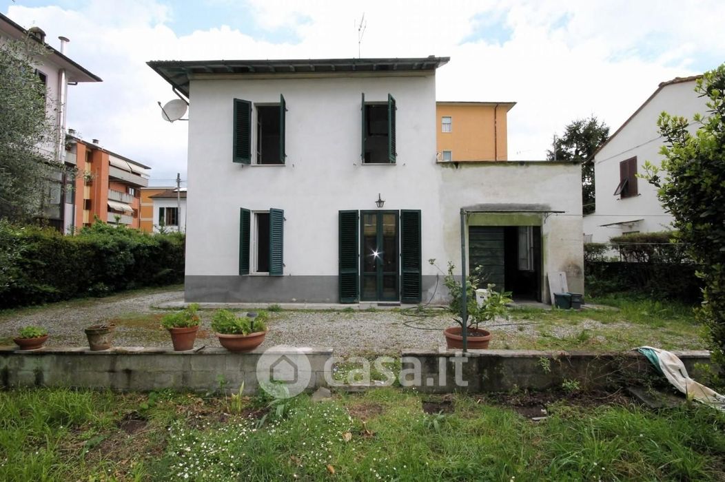 Villa in Vendita in Via Nicola Dorati 86 a Lucca