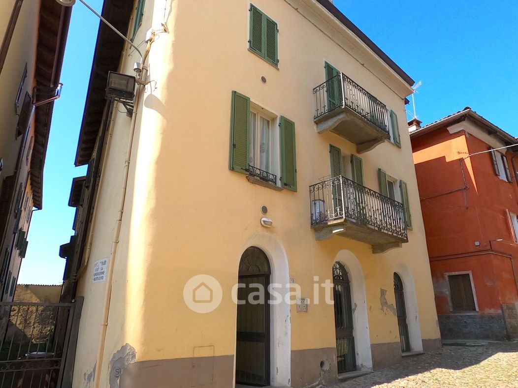Appartamento in Vendita in Via Costa Del Vernato 13 a Biella