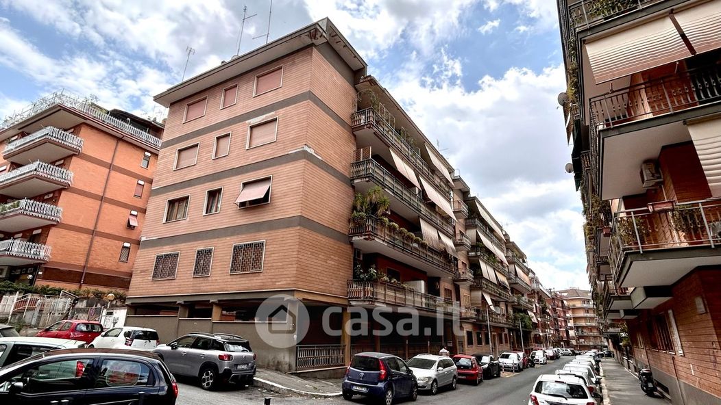 Appartamento in Vendita in Via Pietro Sbarbaro a Roma