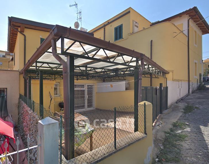 Casa indipendente in Vendita in Via Monte Forato a Roma
