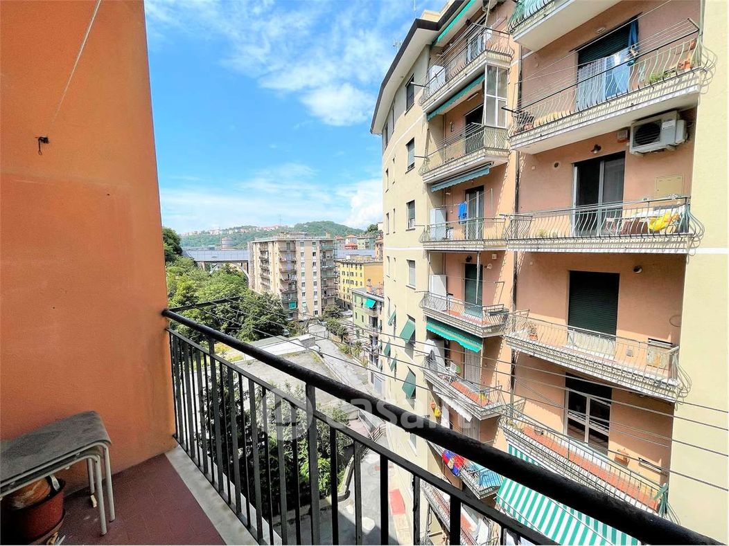Appartamento in Vendita in Via Sergio Piombelli 21 a Genova