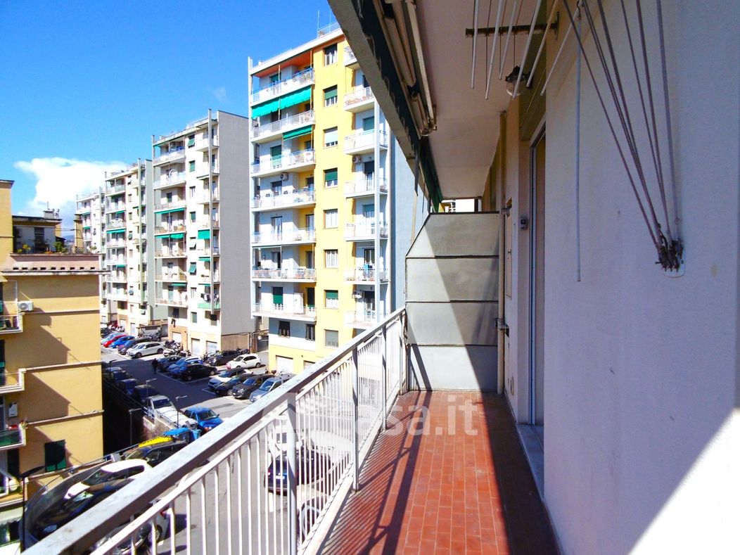 Appartamento in Vendita in Via Francesco Marabotto 156 a Genova
