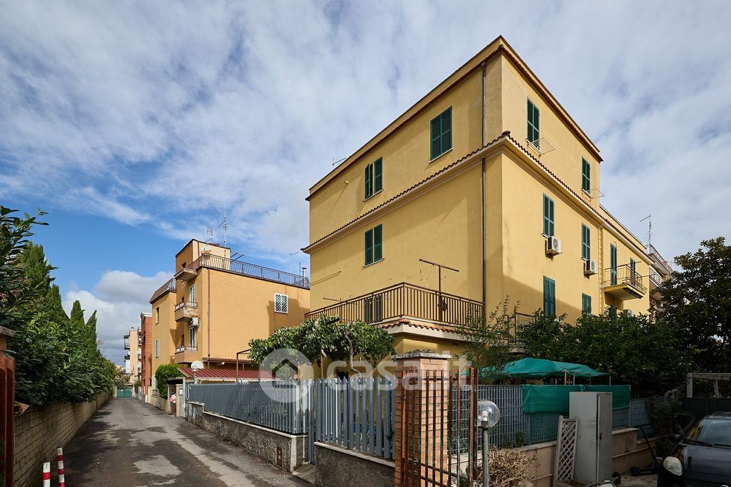 Appartamento in Vendita in Via delle Pernici 39 a Roma