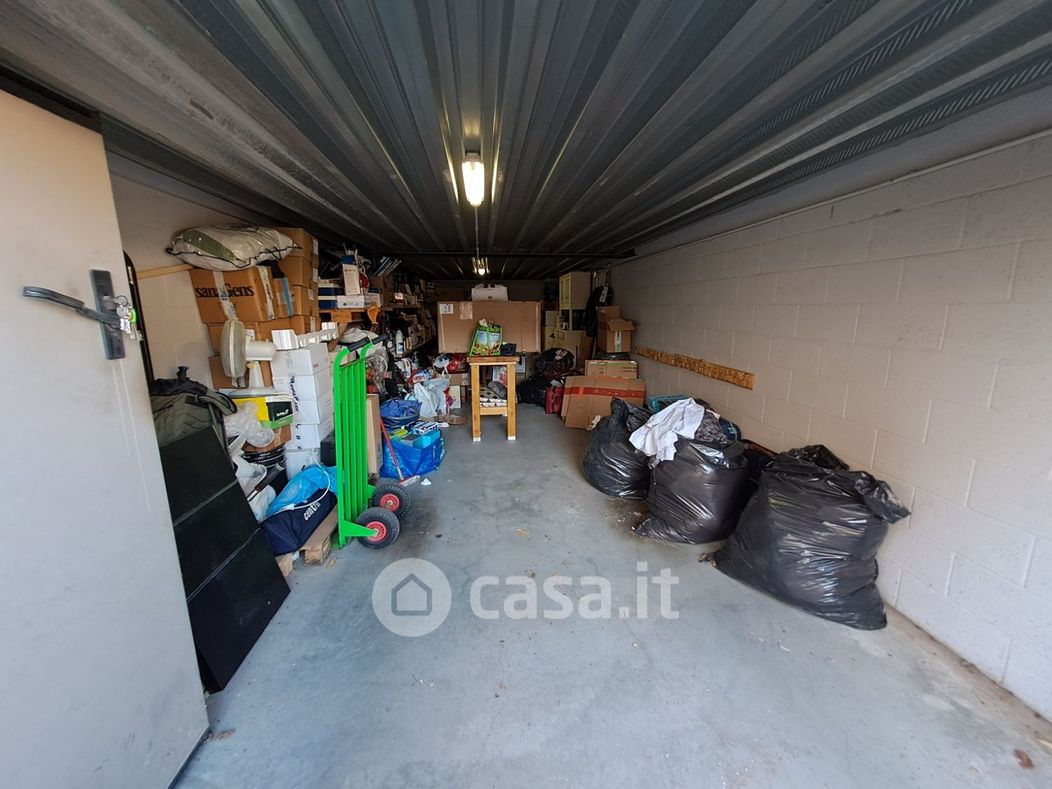 Garage/Posto auto in Vendita in Via Schiantapetto a Savona
