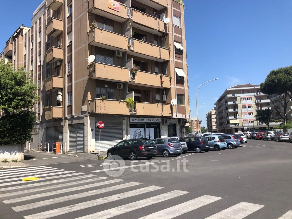 Negozio/Locale commerciale in Vendita in Via Antonio Zotti a Roma