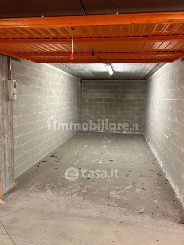 Garage/Posto auto in Affitto in Via Envie 8 /A a Torino