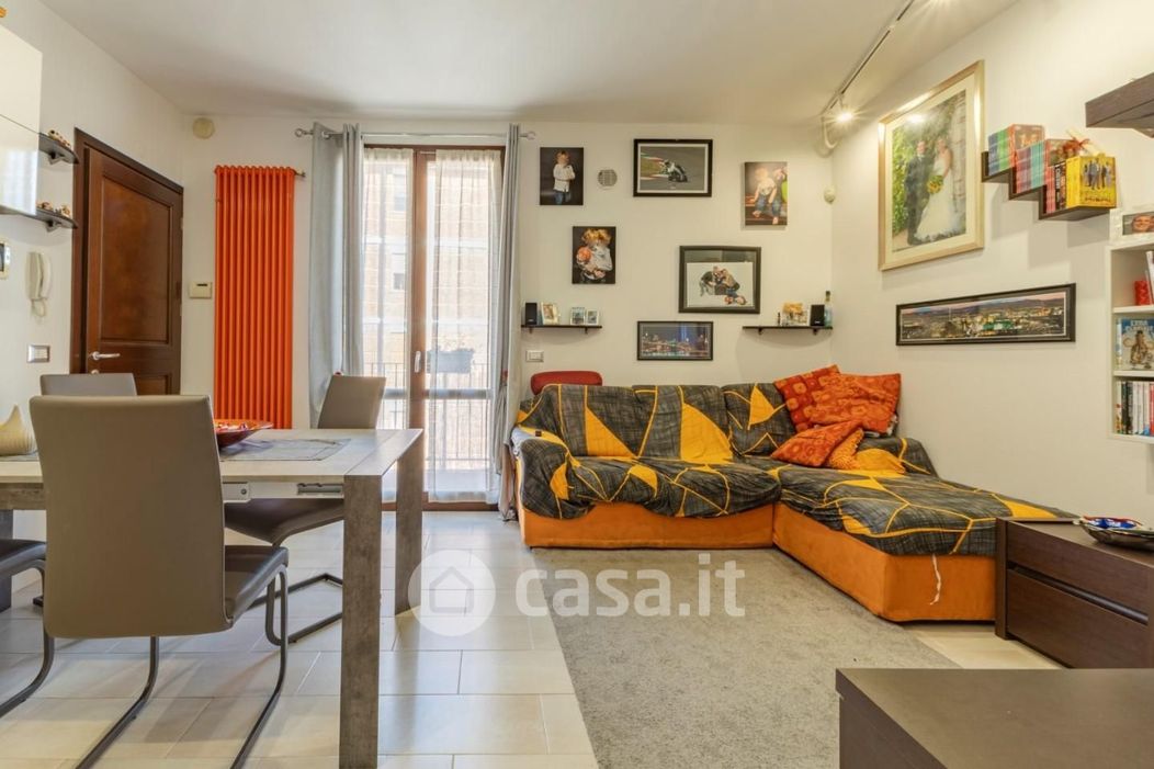 Appartamento in Vendita in Via Bruno Buozzi a Cascina