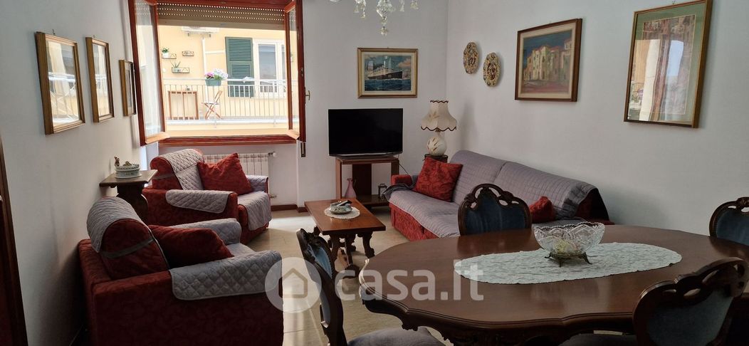 Appartamento in Affitto in Corso Valparaiso 154 a Chiavari