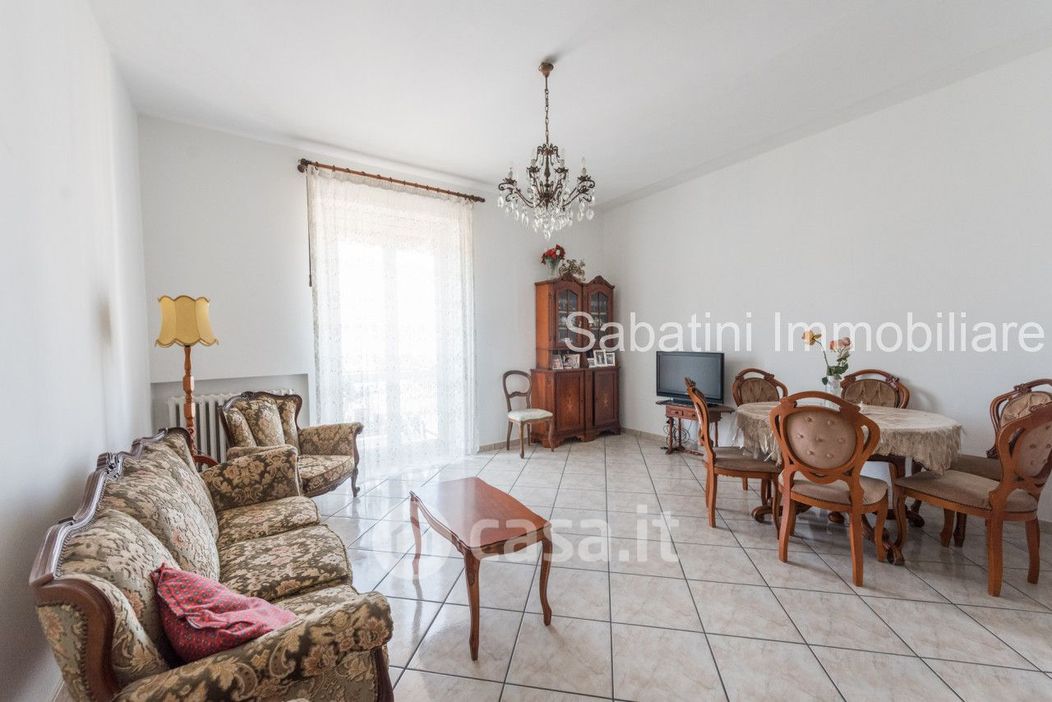 Appartamento in Vendita in Viale Giovanni Bovio 64 a Pescara