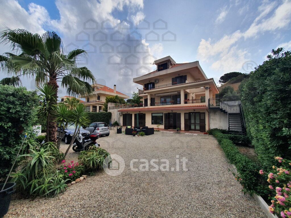 Villa in Vendita in Via Celona a Messina