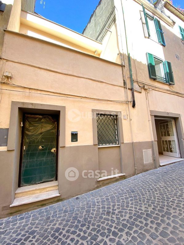 Appartamento in Vendita in Adiacente Piazza Mazzini a Velletri