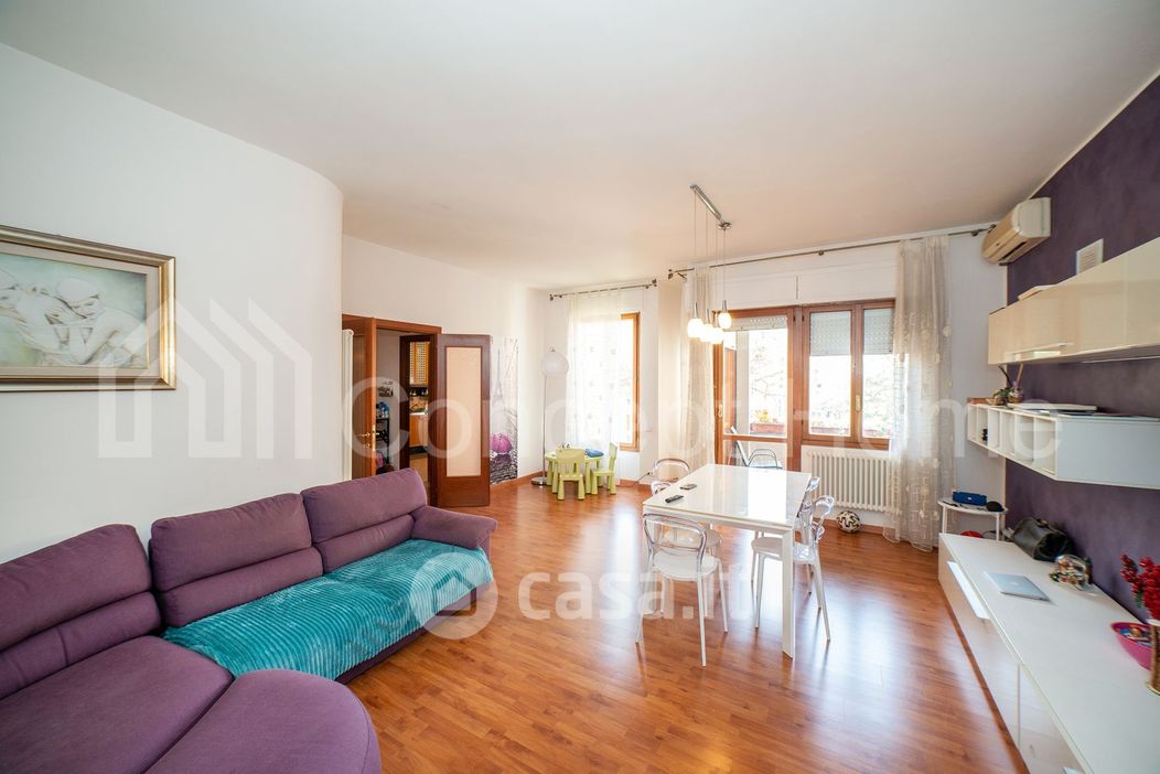 Appartamento in Vendita in Via Tazio Nuvolari 154 a Roma