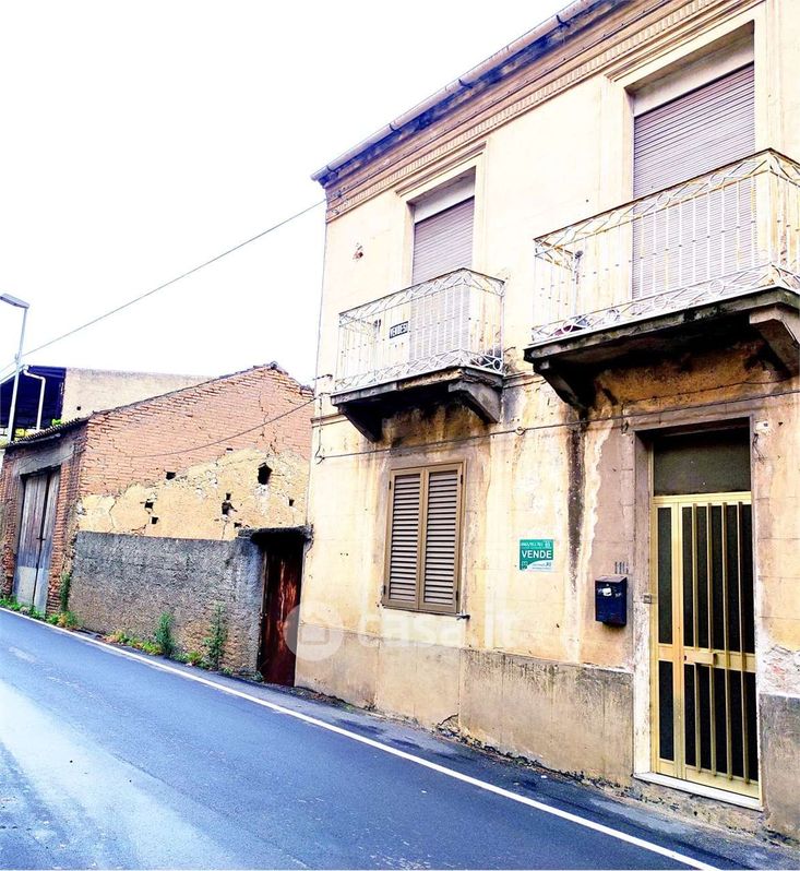 Casa indipendente in Vendita in Via dei Monti 116 a Reggio Calabria