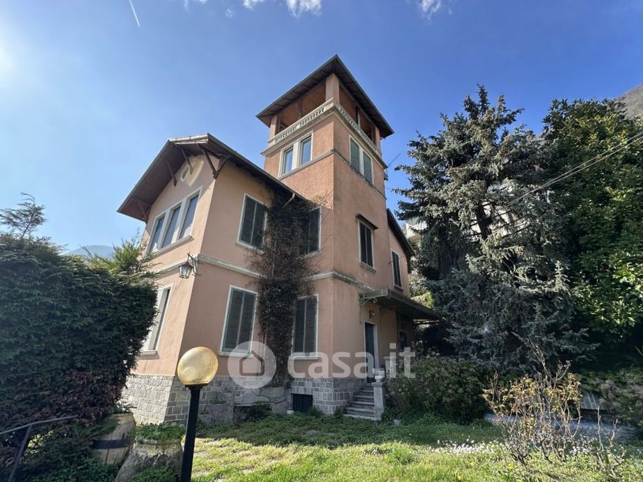 Villa in Vendita in Via Roiano 2 a Moltrasio