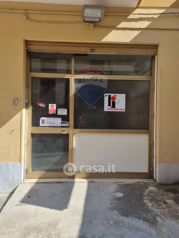 Negozio/Locale commerciale in Vendita in Via Gaetano Papas Petrotta 30 a Palermo